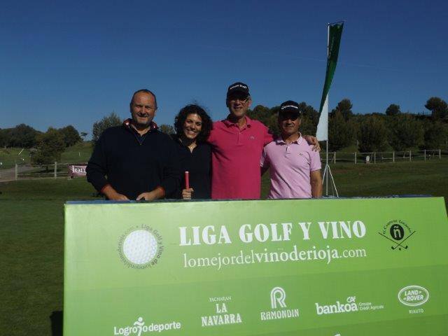 Los jugadores, preparados para la jornada de golf.