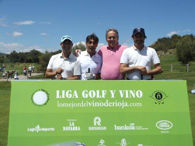 Los jugadores, preparados para la jornada de golf.