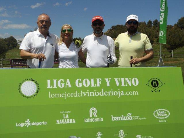 Los jugadores, preparados para la jornada de golf.