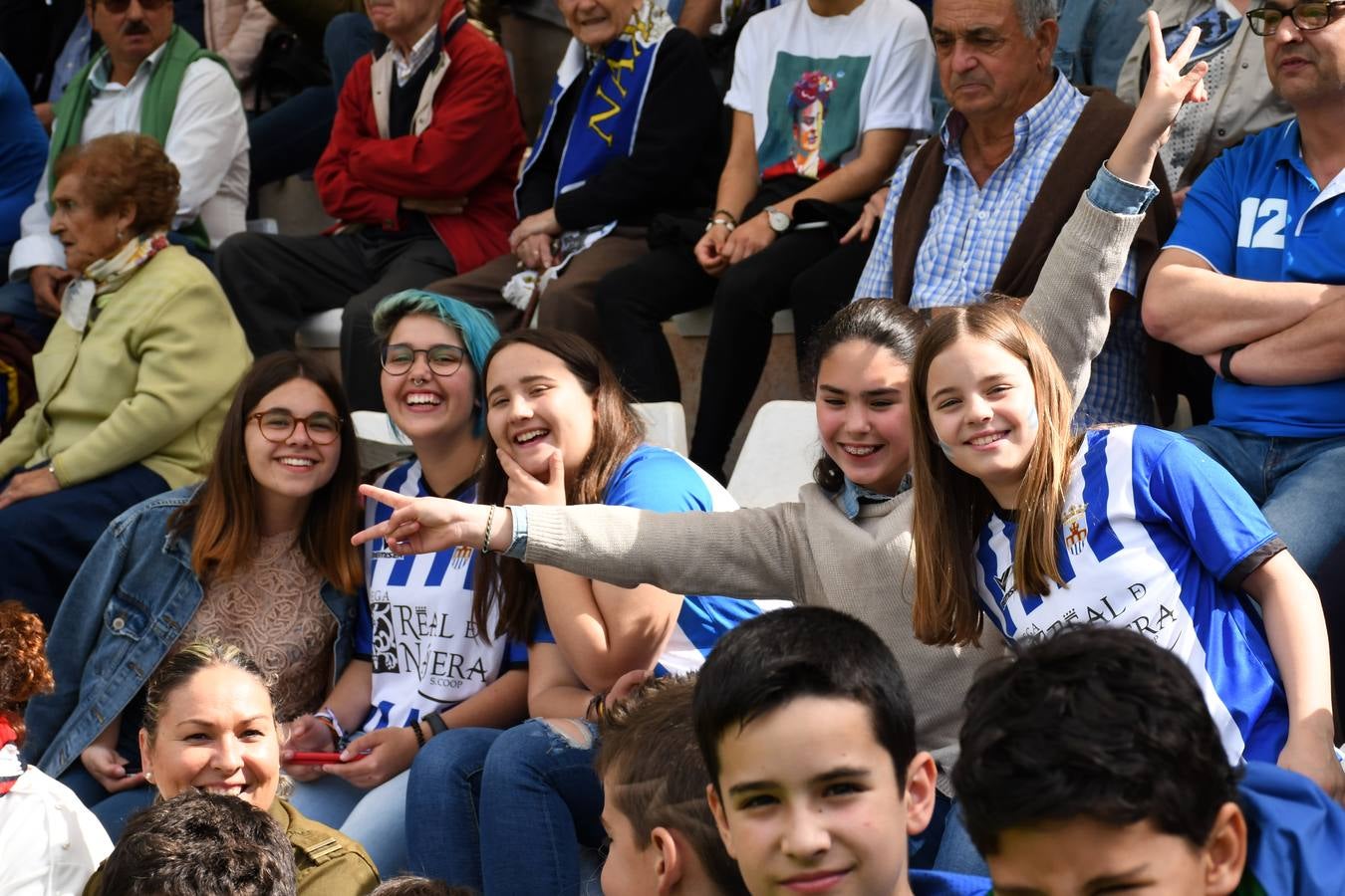 Fotos: La afición del Náxara celebra su paso a la siguiente fase del pla off