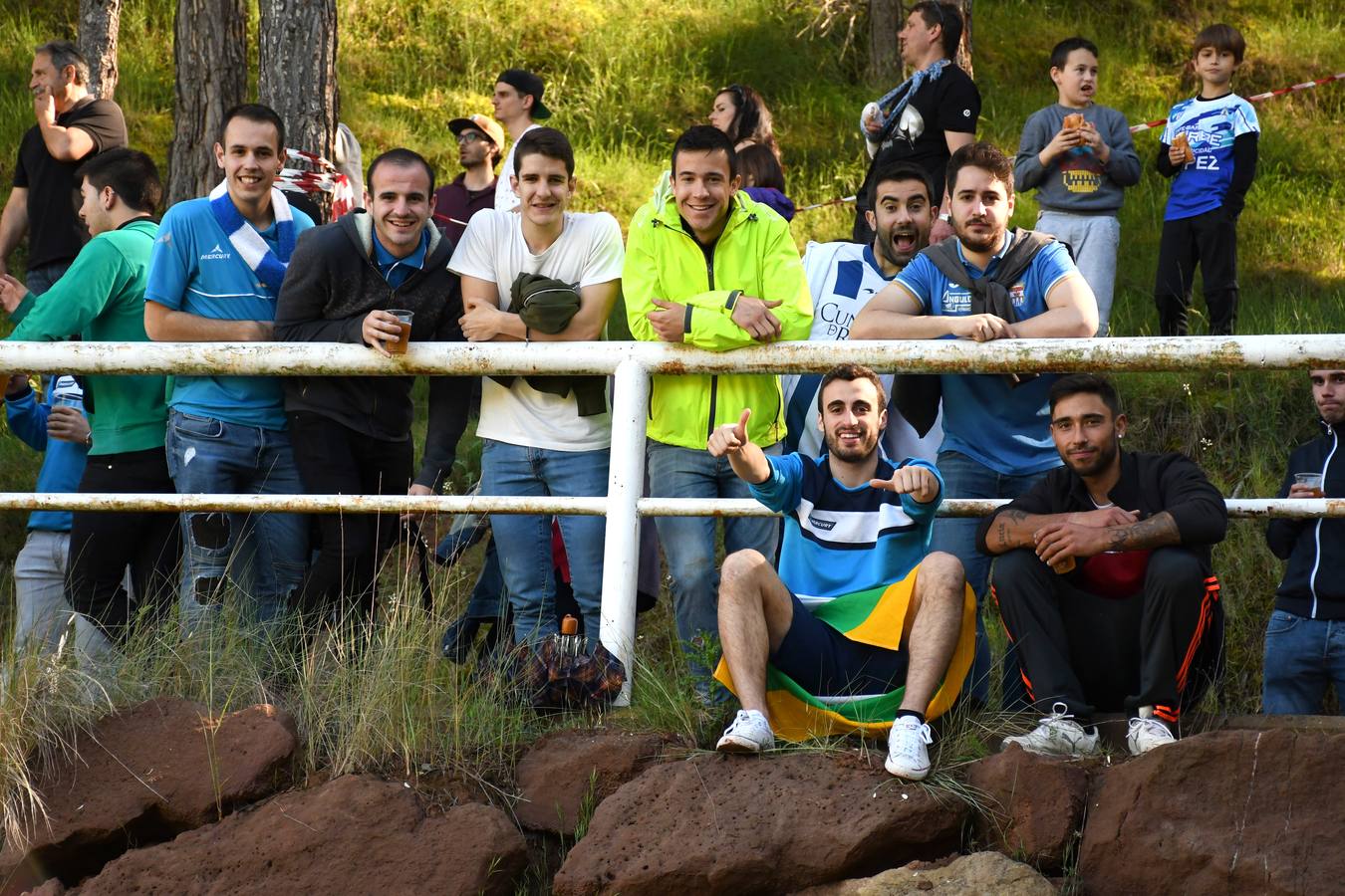 Fotos: La afición del Náxara celebra su paso a la siguiente fase del pla off