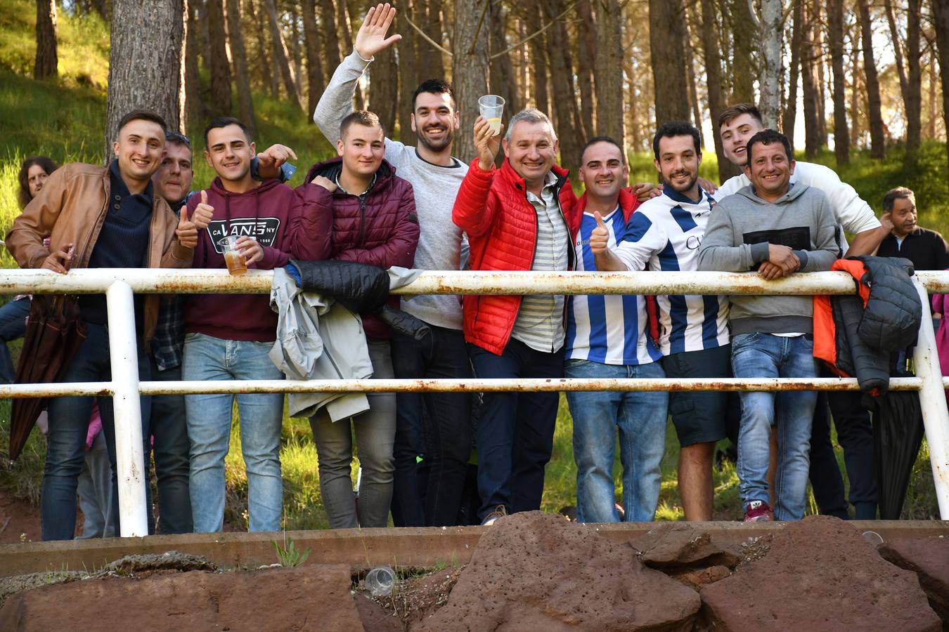 Fotos: La afición del Náxara celebra su paso a la siguiente fase del pla off