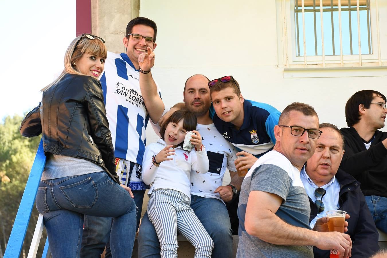 Fotos: La afición del Náxara celebra su paso a la siguiente fase del pla off