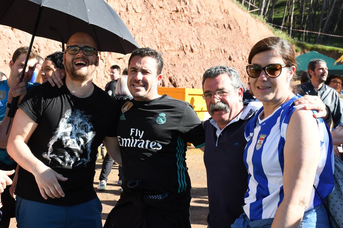 Fotos: La afición del Náxara celebra su paso a la siguiente fase del pla off