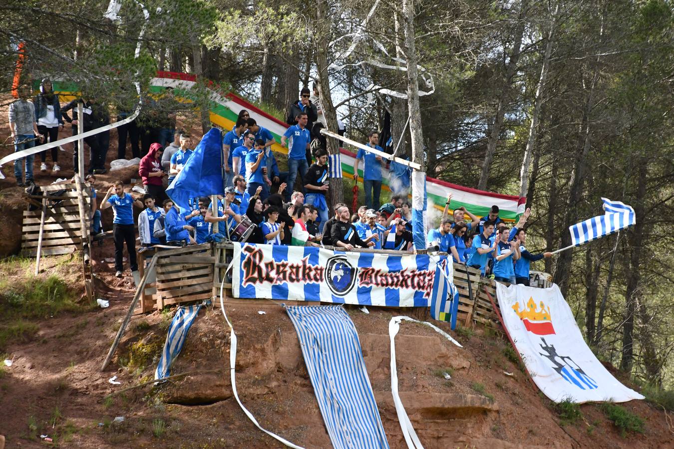 Fotos: La afición del Náxara celebra su paso a la siguiente fase del pla off