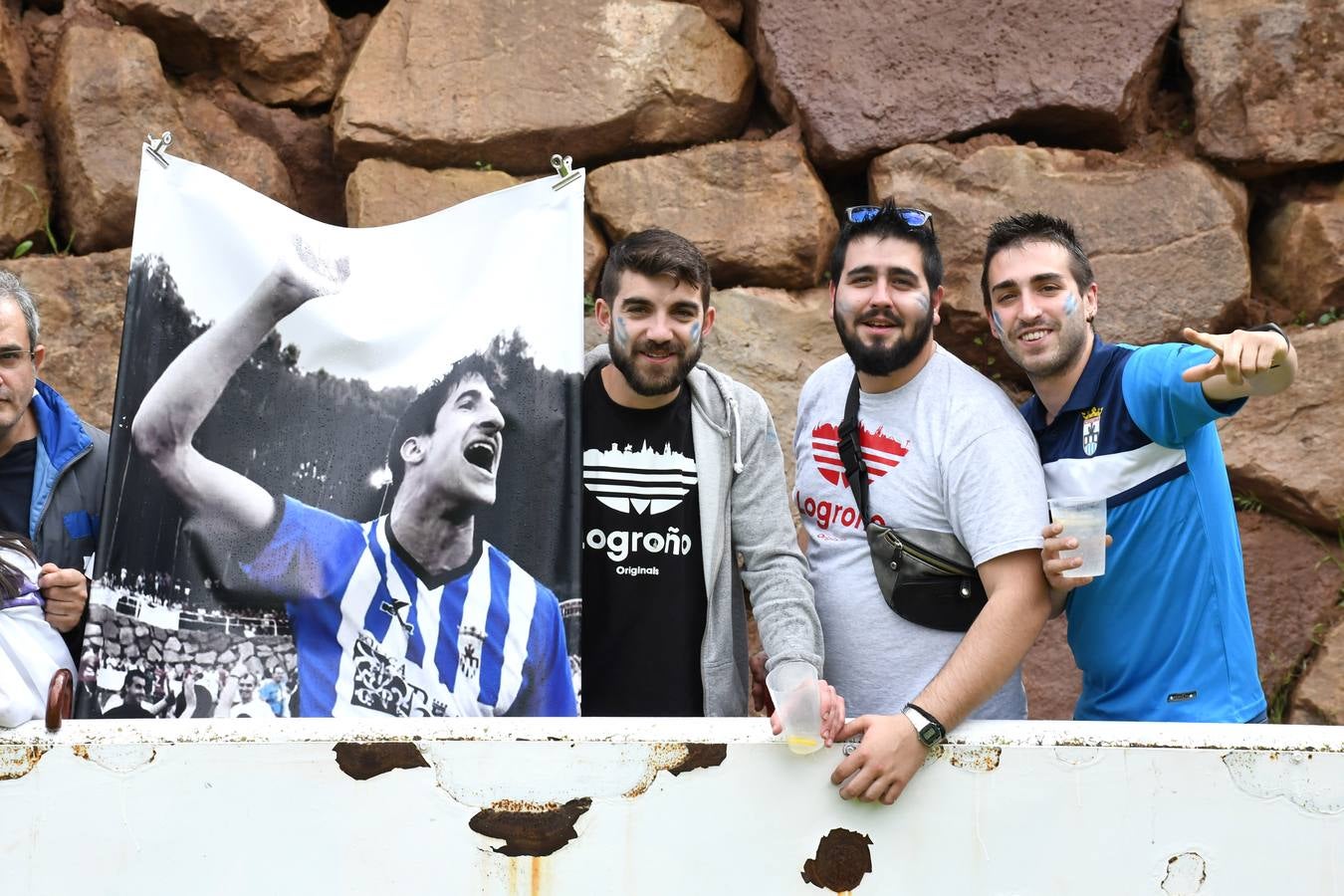 Fotos: La afición del Náxara celebra su paso a la siguiente fase del pla off