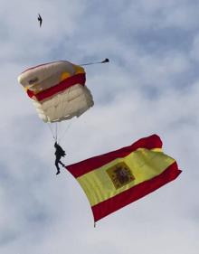 Imagen secundaria 2 - Lo que vieron (y retrataron) los espectadores del Desfile de las Fuerzas Armadas