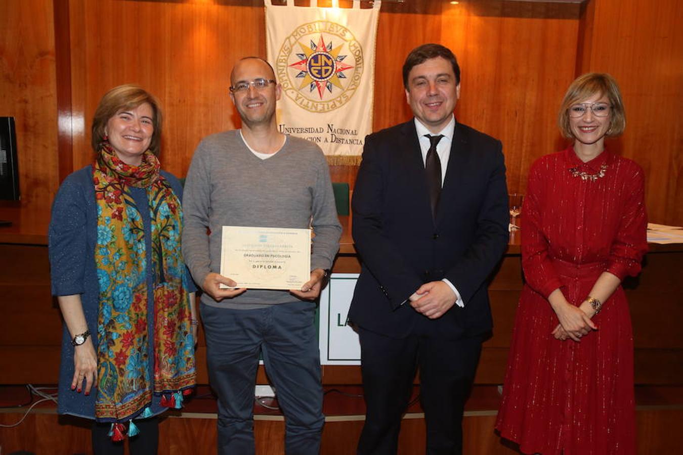 Entrega de diplomas de la UNED que ha tenido lugar en la sede del centro, con asistencia del consejero de Educación, Alberto Galiana, y de la concejal de Familia, Paloma Corres.