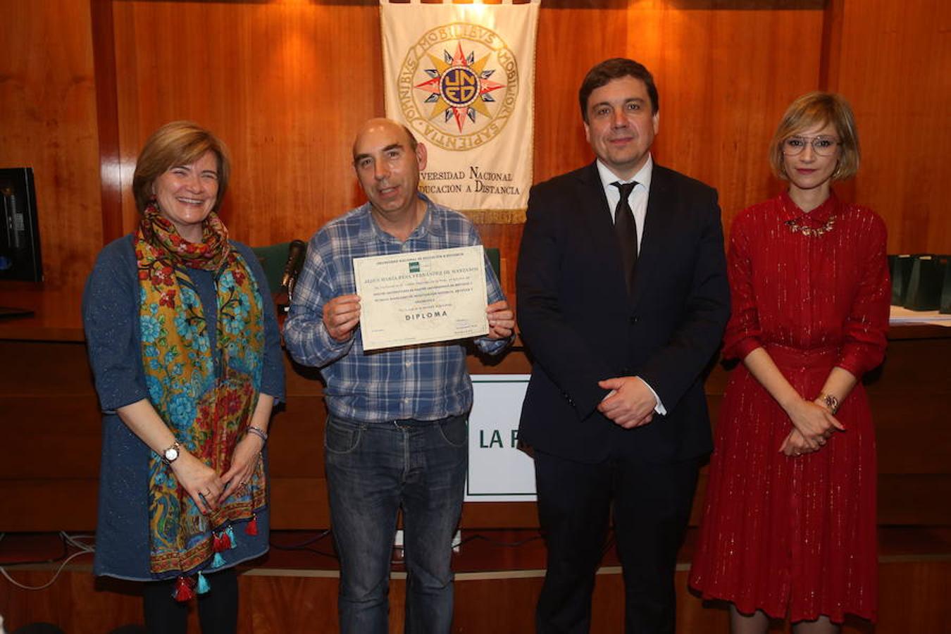 Entrega de diplomas de la UNED que ha tenido lugar en la sede del centro, con asistencia del consejero de Educación, Alberto Galiana, y de la concejal de Familia, Paloma Corres.