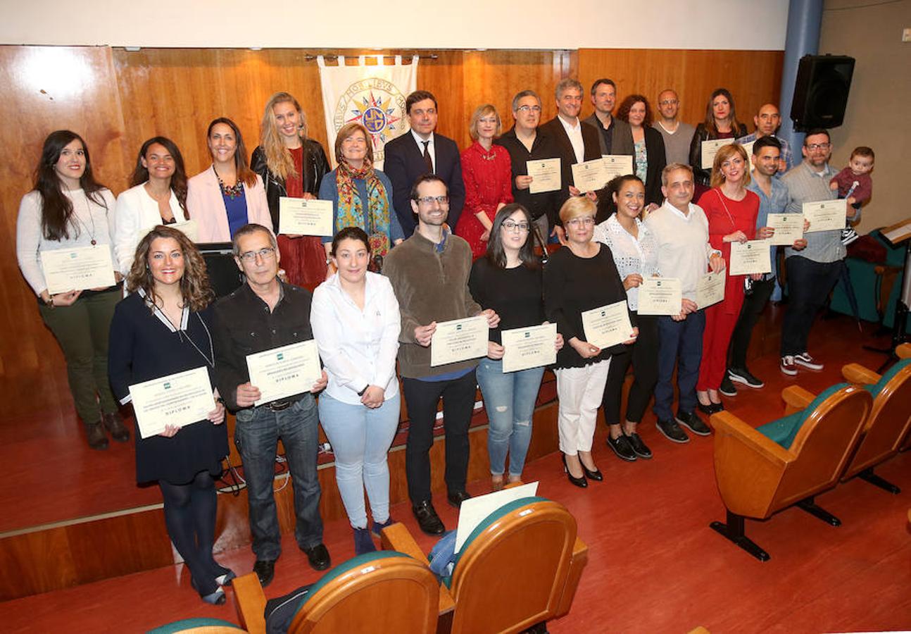 Entrega de diplomas de la UNED que ha tenido lugar en la sede del centro, con asistencia del consejero de Educación, Alberto Galiana, y de la concejal de Familia, Paloma Corres.