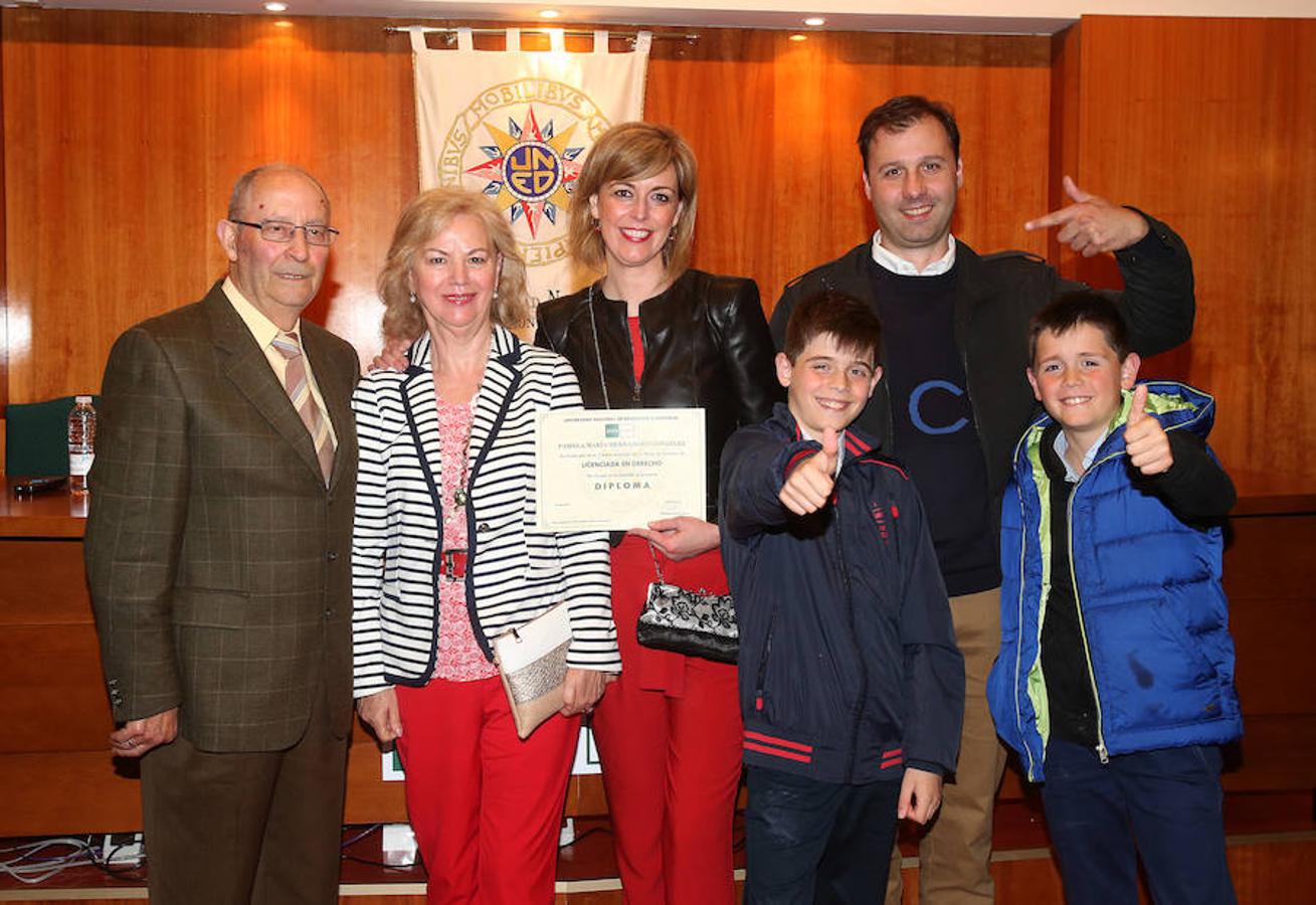 Entrega de diplomas de la UNED que ha tenido lugar en la sede del centro, con asistencia del consejero de Educación, Alberto Galiana, y de la concejal de Familia, Paloma Corres.