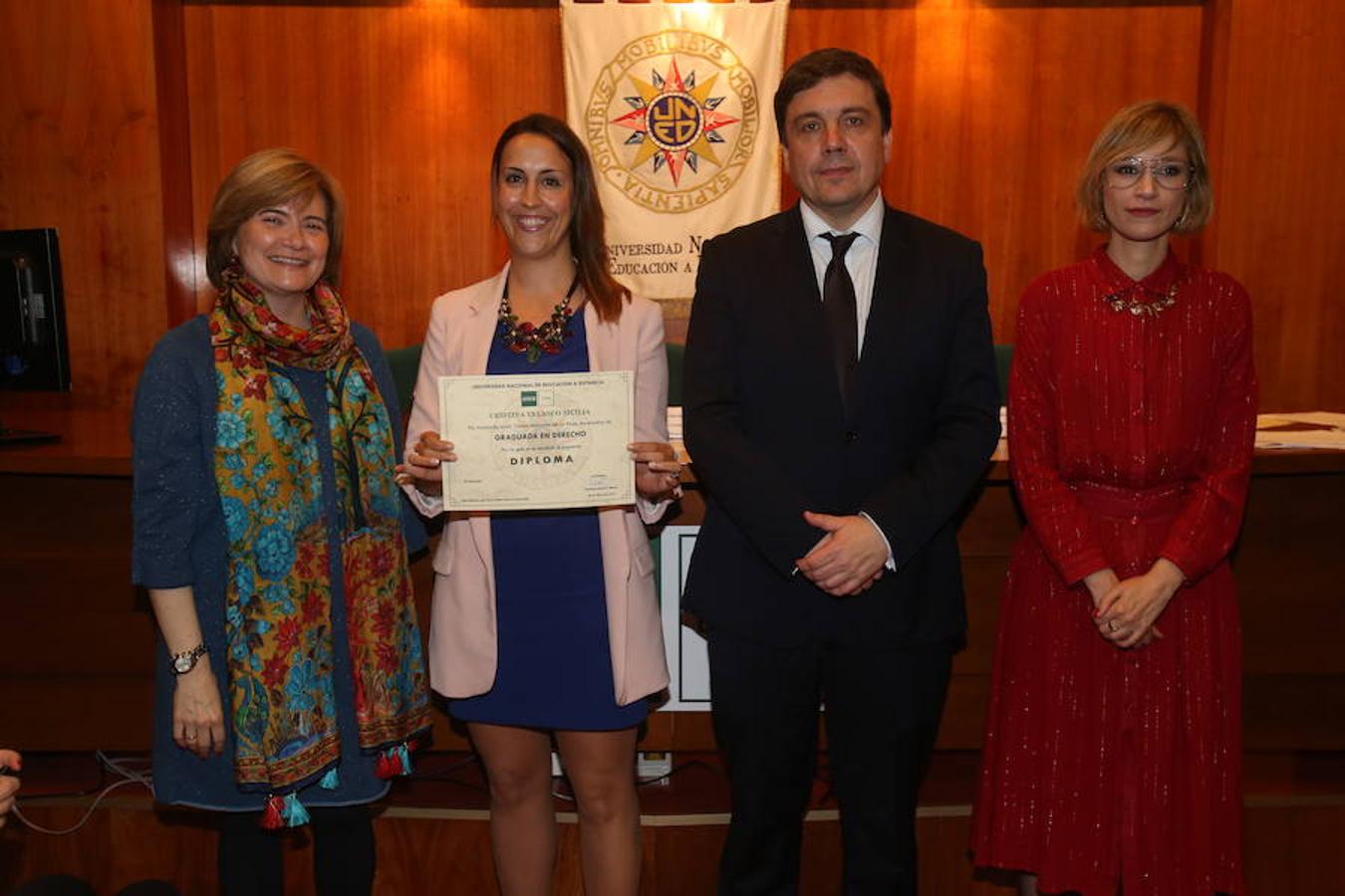 Entrega de diplomas de la UNED que ha tenido lugar en la sede del centro, con asistencia del consejero de Educación, Alberto Galiana, y de la concejal de Familia, Paloma Corres.