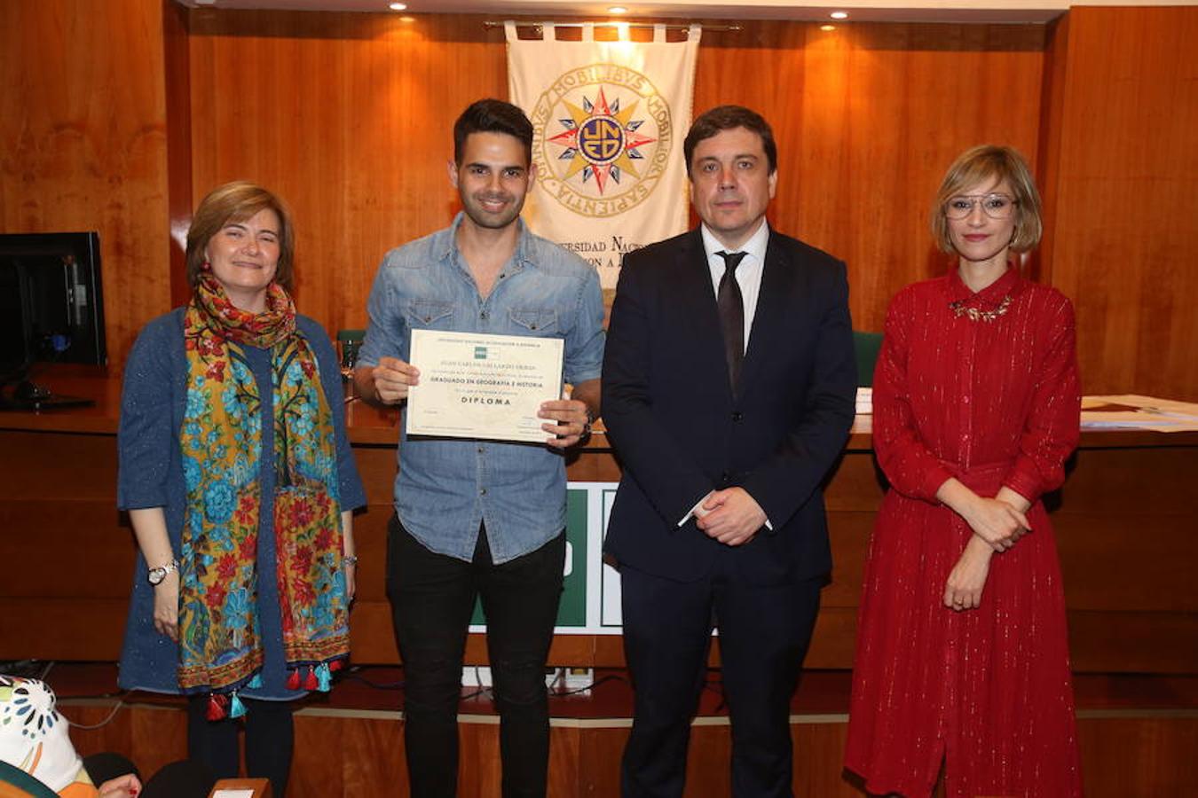 Entrega de diplomas de la UNED que ha tenido lugar en la sede del centro, con asistencia del consejero de Educación, Alberto Galiana, y de la concejal de Familia, Paloma Corres.