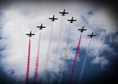 Imagen secundaria 1 - Lo que vieron (y retrataron) los espectadores del Desfile de las Fuerzas Armadas