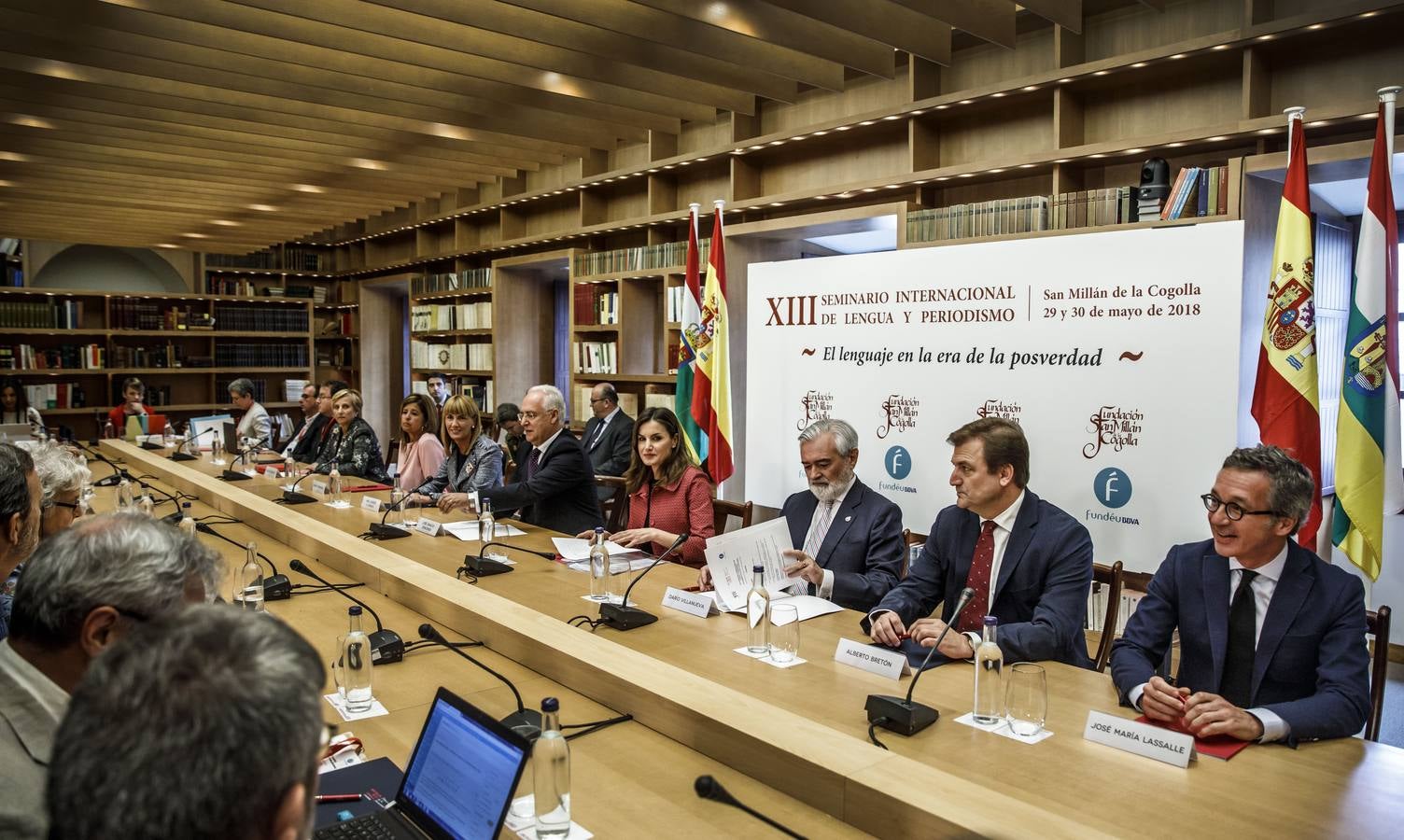 La Reina Letizia inauguró ayer en San Millán el seminario sobre el lenguaje en la era de la posverdad.