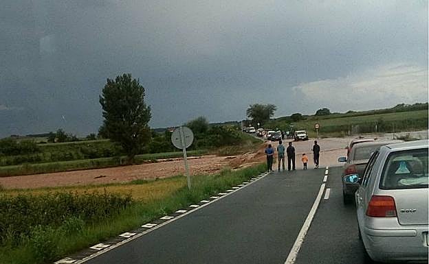 Carretera cortada entre Villamediana y Murillo. 