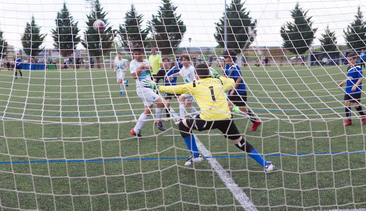 Fotos: El torneo del Comillas congrega a 2.800 niños y 186 equipos en Pradoviejo