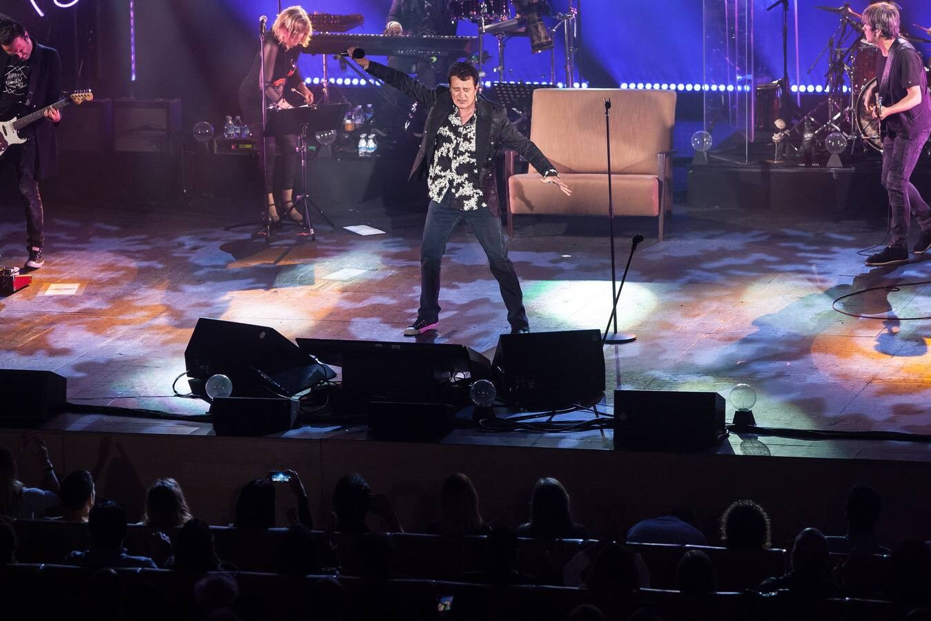 Manolo García llenó ayer el auditorio de Rioajfórum donde presentó su séptimo disco en solitario, 'Geometría del rayo'.