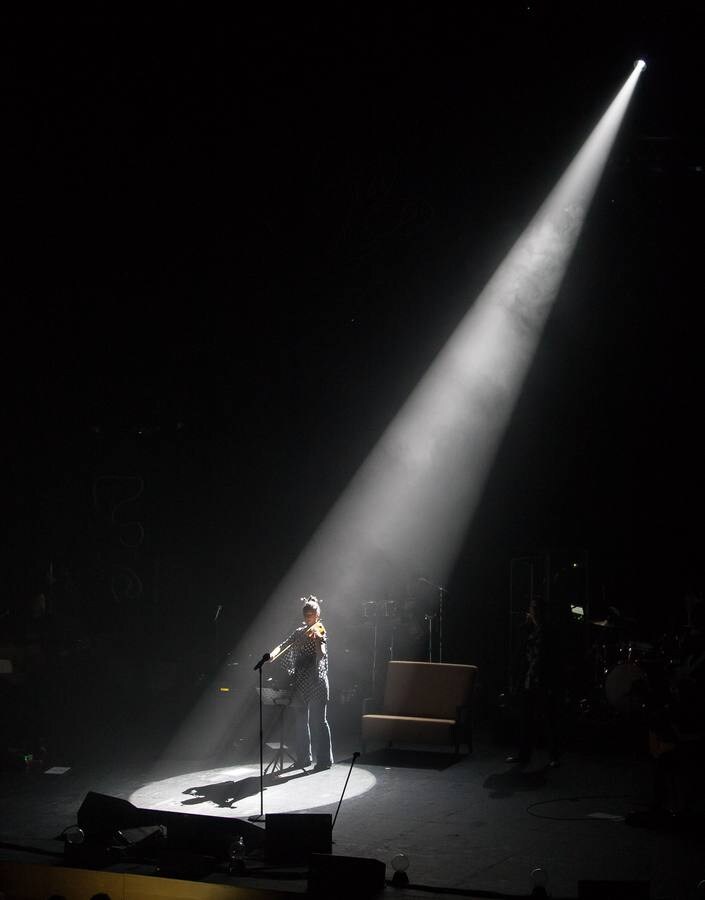 Manolo García llenó ayer el auditorio de Rioajfórum donde presentó su séptimo disco en solitario, 'Geometría del rayo'.