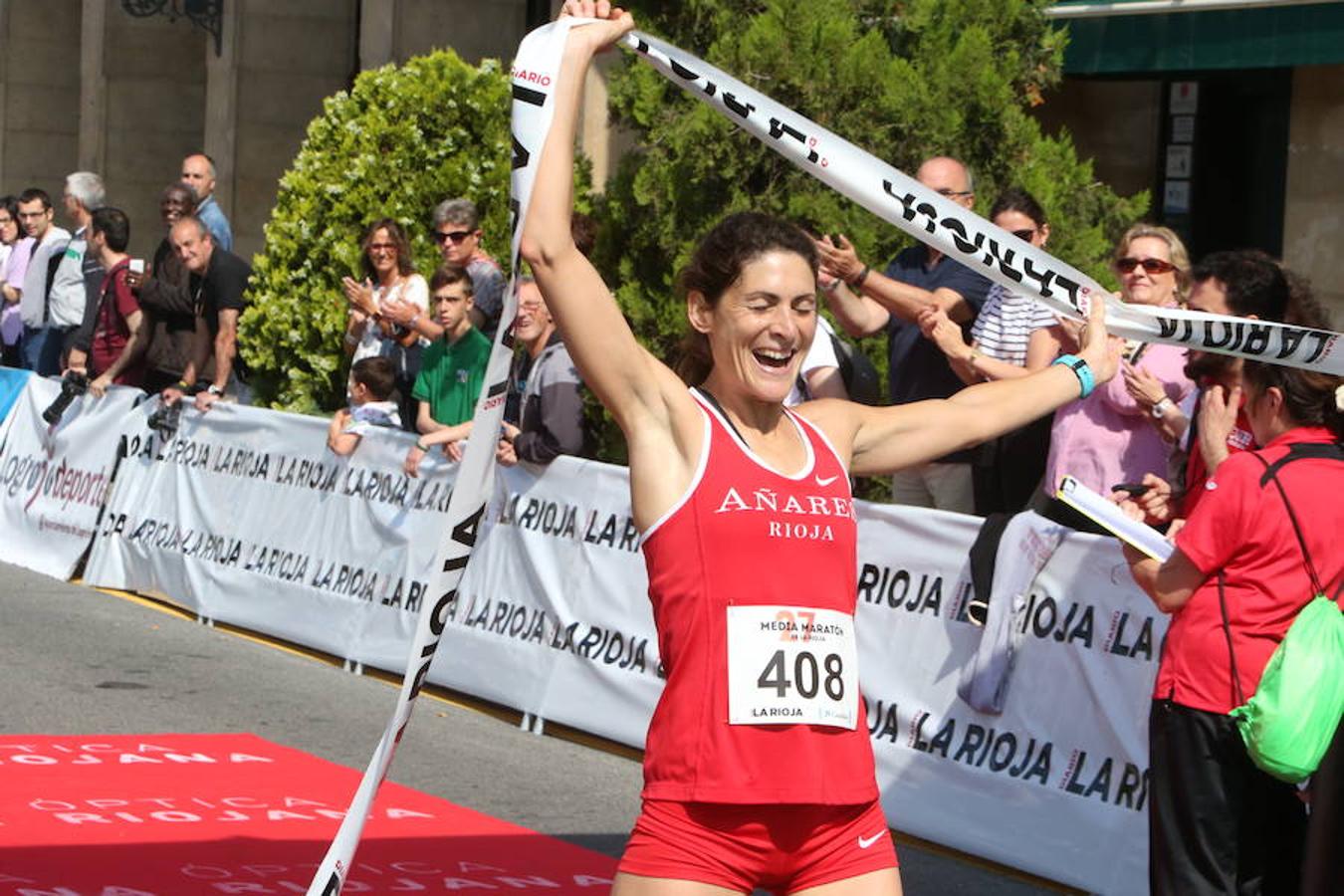 Camilo Santiago llega a meta como ganador de la edia Maratón 2018 y conquista un nuevo título. 