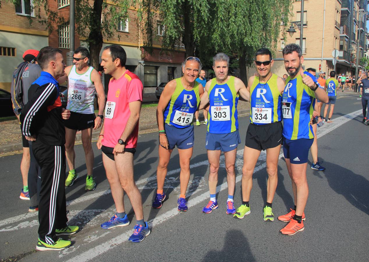 Imágnes de la salida de los participantes en la Media Maratón de La Rioja.