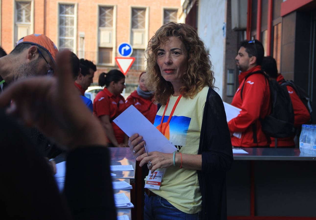 Imágnes de la salida de los participantes en la Media Maratón de La Rioja.