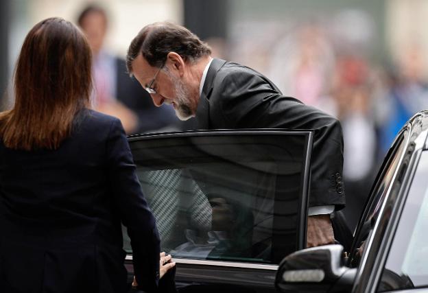 Rajoy llega el pasado viernes al Congreso para votar la moción de censura que le desalojaría de la Moncloa. :: óscar del pozo / afp