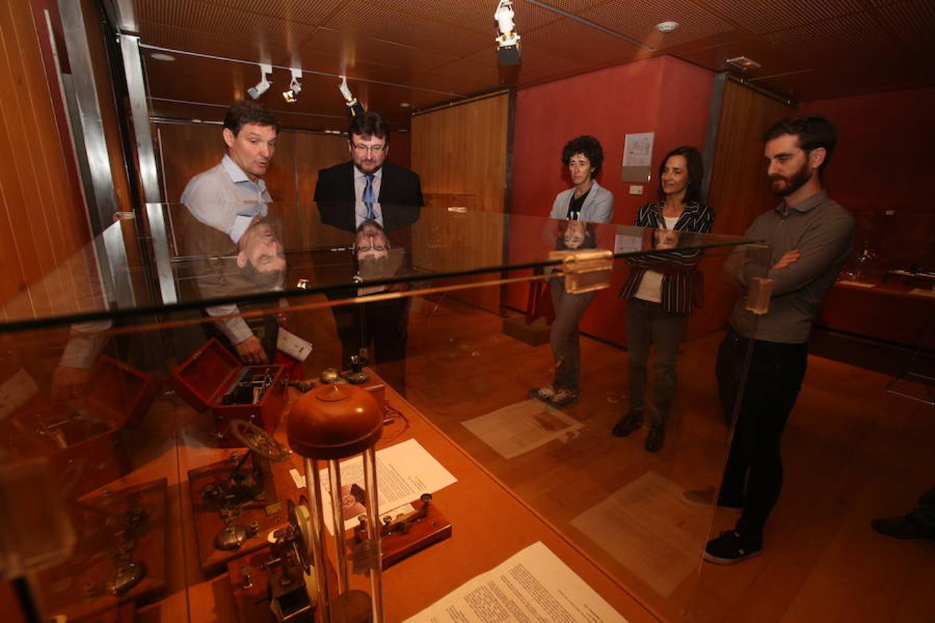 na exposición en el Centro Fundación Caja Rioja-Bankia La Merced propone recorrer los 175 años de historia del IES Sagasta de Logroño a través de diversos elementos organizados en torno a las asignaturas científicas impartidas en este centro desde su apertura.