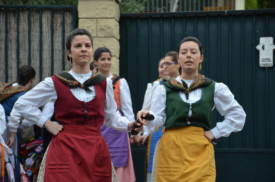 Tradición y folclore popular en Calahorra con motivo de la celebración del Día de La Rioja. La jornada matinal amenazó lluvia, pero no restó ilusión a los que decidieron participar en los actos.