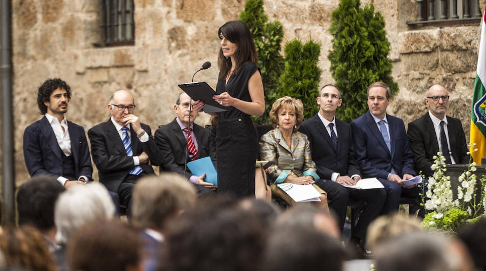 Acto de entrega de la Medalla de La Rioja a la Fundación Pioneros y a la Asociación de Amigos de las Crónicas Najerenses y distinciones para Pablo Sáinz Villegas como Riojano Ilustre y a Alberto Corazón como Riojano de Honor en el acto institucional del Día de La Rioja, que se ha celebrado en el Monasterio de Yusor, en un acto presentado por la periodista Graciela Martínez.