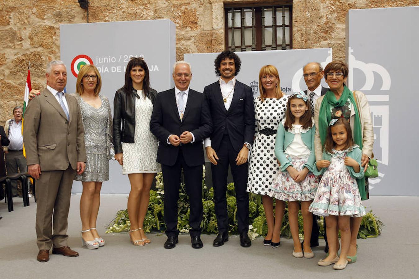 Acto de entrega de la Medalla de La Rioja a la Fundación Pioneros y a la Asociación de Amigos de las Crónicas Najerenses y distinciones para Pablo Sáinz Villegas como Riojano Ilustre y a Alberto Corazón como Riojano de Honor en el acto institucional del Día de La Rioja, que se ha celebrado en el Monasterio de Yusor, en un acto presentado por la periodista Graciela Martínez.