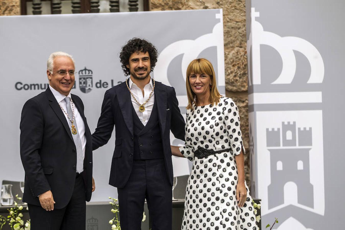 Acto de entrega de la Medalla de La Rioja a la Fundación Pioneros y a la Asociación de Amigos de las Crónicas Najerenses y distinciones para Pablo Sáinz Villegas como Riojano Ilustre y a Alberto Corazón como Riojano de Honor en el acto institucional del Día de La Rioja, que se ha celebrado en el Monasterio de Yusor, en un acto presentado por la periodista Graciela Martínez.