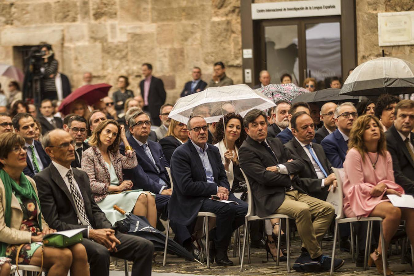 Algunos gestos y algunas anécdotas surgidas en torno a la celebración del Día de La Rioja que se ha celebrado en San Millán de la Cogolla donde la lluvia también ha querido ser protagonista.