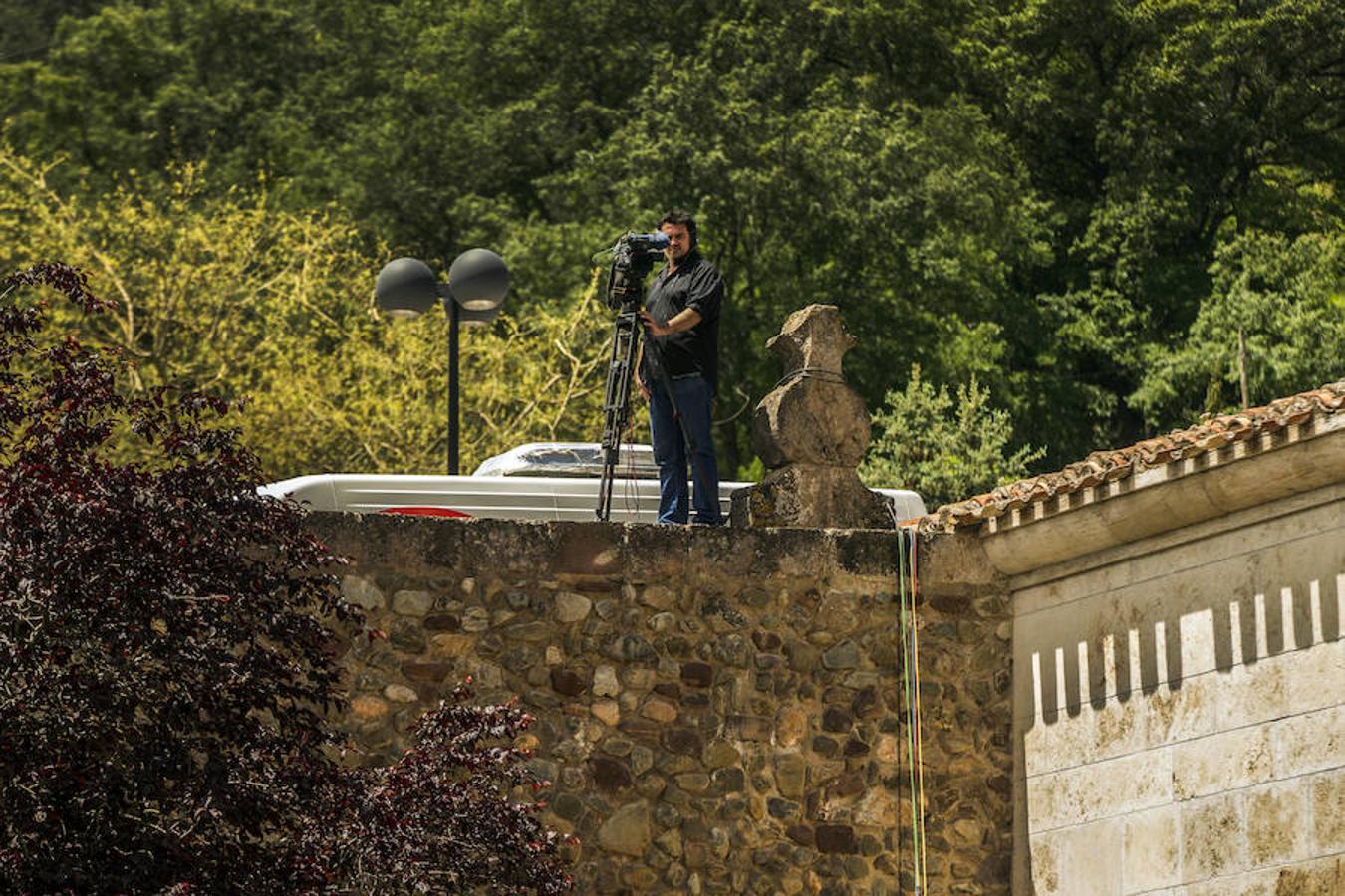 Algunos gestos y algunas anécdotas surgidas en torno a la celebración del Día de La Rioja que se ha celebrado en San Millán de la Cogolla donde la lluvia también ha querido ser protagonista.