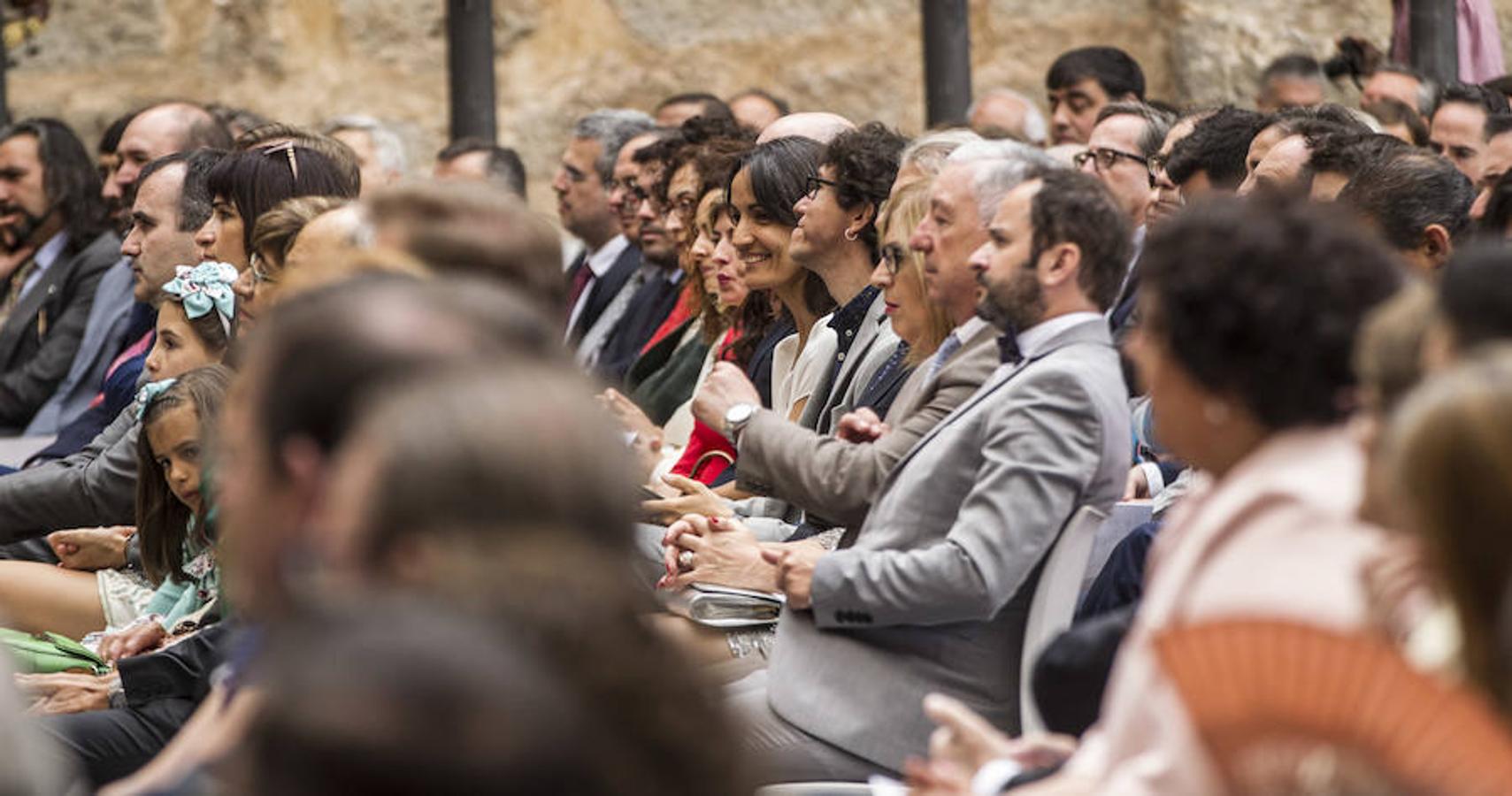 Selección de imágenes del público asistente esta mañana a los actos del Día de La Rioja que han tenido lugar en San Millán.