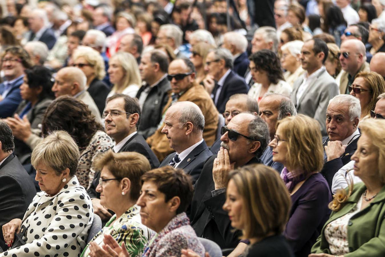 Selección de imágenes del público asistente esta mañana a los actos del Día de La Rioja que han tenido lugar en San Millán.