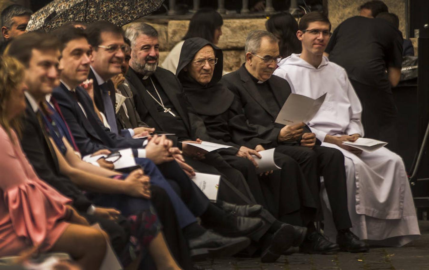 Selección de imágenes del público asistente esta mañana a los actos del Día de La Rioja que han tenido lugar en San Millán.