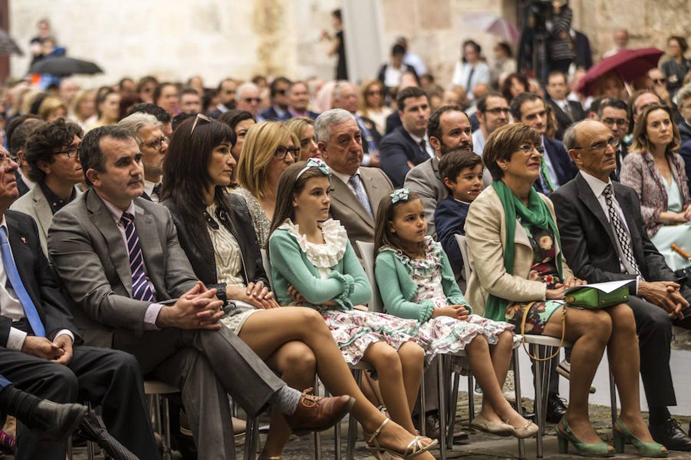 Selección de imágenes del público asistente esta mañana a los actos del Día de La Rioja que han tenido lugar en San Millán.