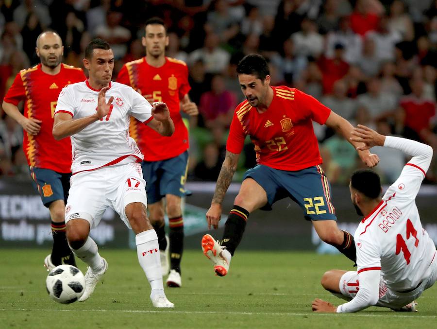 Un tanto de Iago Aspas en la recta final del choque sirvió para que España se adjudicase la victoria en el Krasnodar Stadium, tras un partido en el que 'La Roja' sufrió más de lo previsto ante la selección africana.