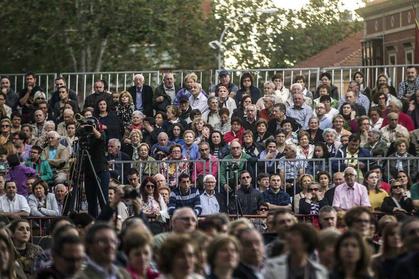 Honras a San Bernabé con entrega de flores y discruso de estímulo de la alcaldesa de Logroño a que los logroñeses vuelvan a revivir el espíritu solidario que hace casi 500 años nos llevó al triunfo sobre las tropas invasoras.