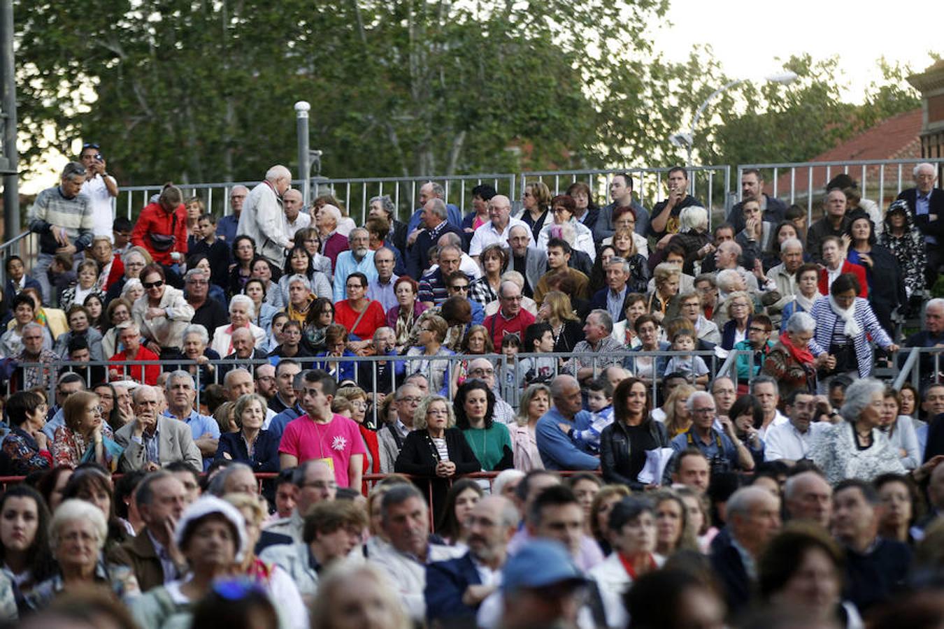 Honras a San Bernabé con entrega de flores y discruso de estímulo de la alcaldesa de Logroño a que los logroñeses vuelvan a revivir el espíritu solidario que hace casi 500 años nos llevó al triunfo sobre las tropas invasoras.