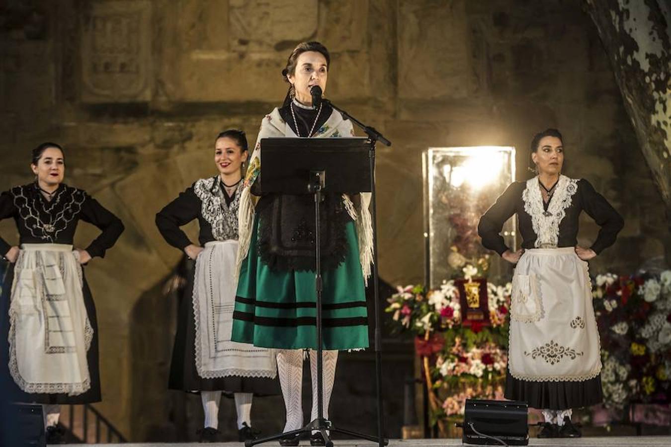 Honras a San Bernabé con entrega de flores y discruso de estímulo de la alcaldesa de Logroño a que los logroñeses vuelvan a revivir el espíritu solidario que hace casi 500 años nos llevó al triunfo sobre las tropas invasoras.