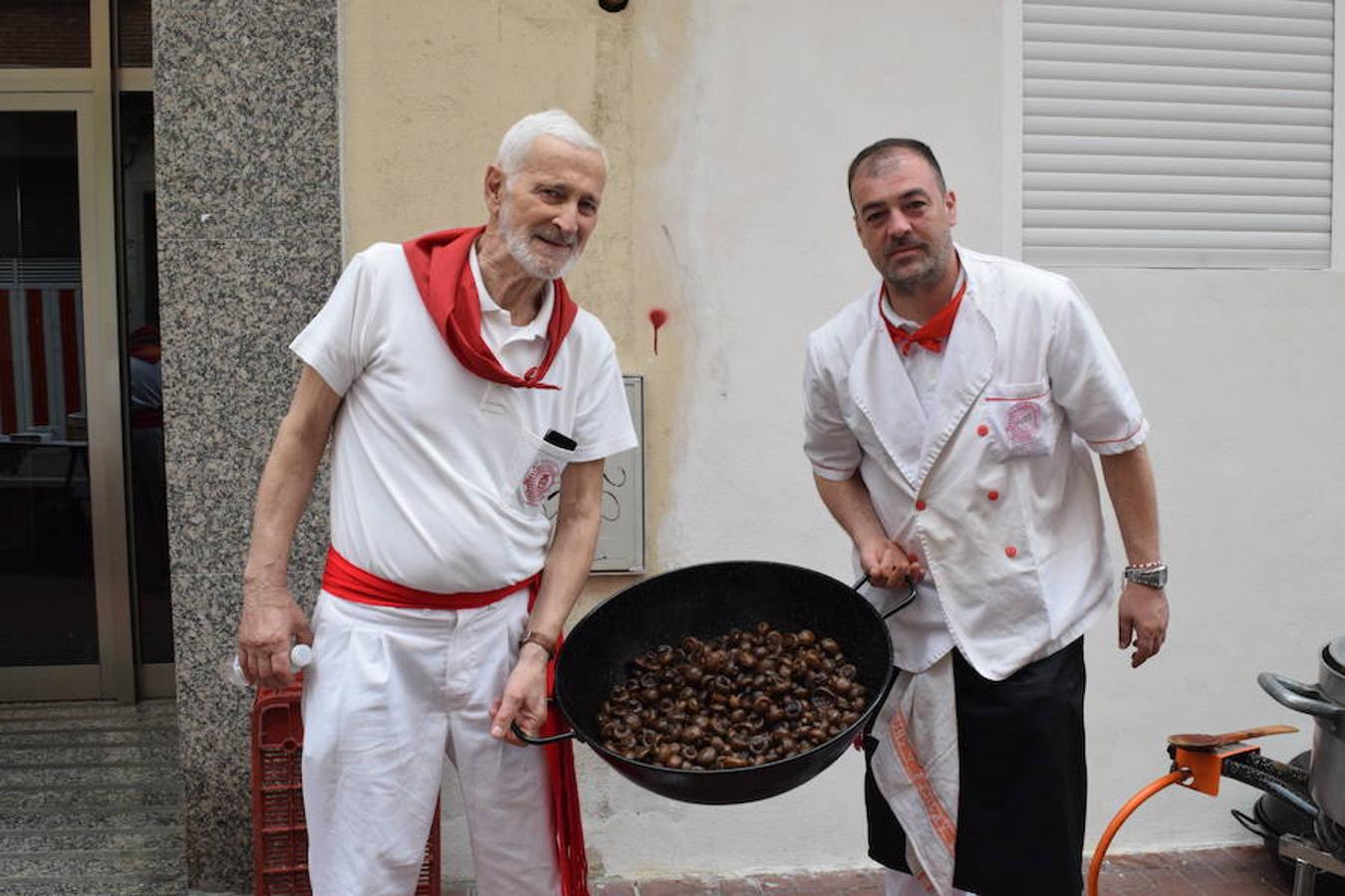 Fiesta solidaria con hinchables y dragón tragantúa celebrada en la calle Beratúa organizada por la Peña la Simpatía y la Federación de Peñas de Logroño.