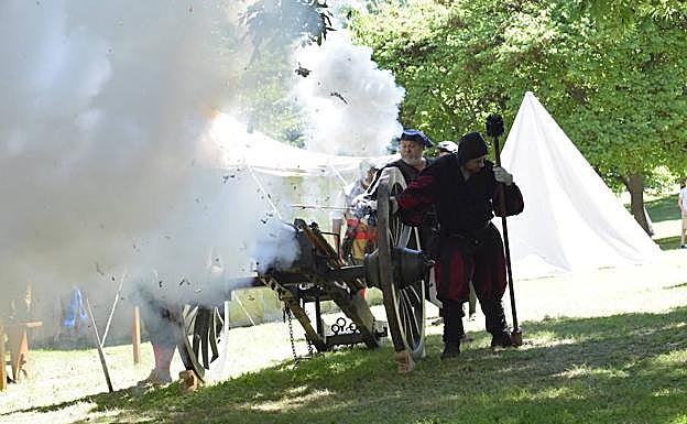 Andanada de un cañón en el entorno del parque del Ebro. 