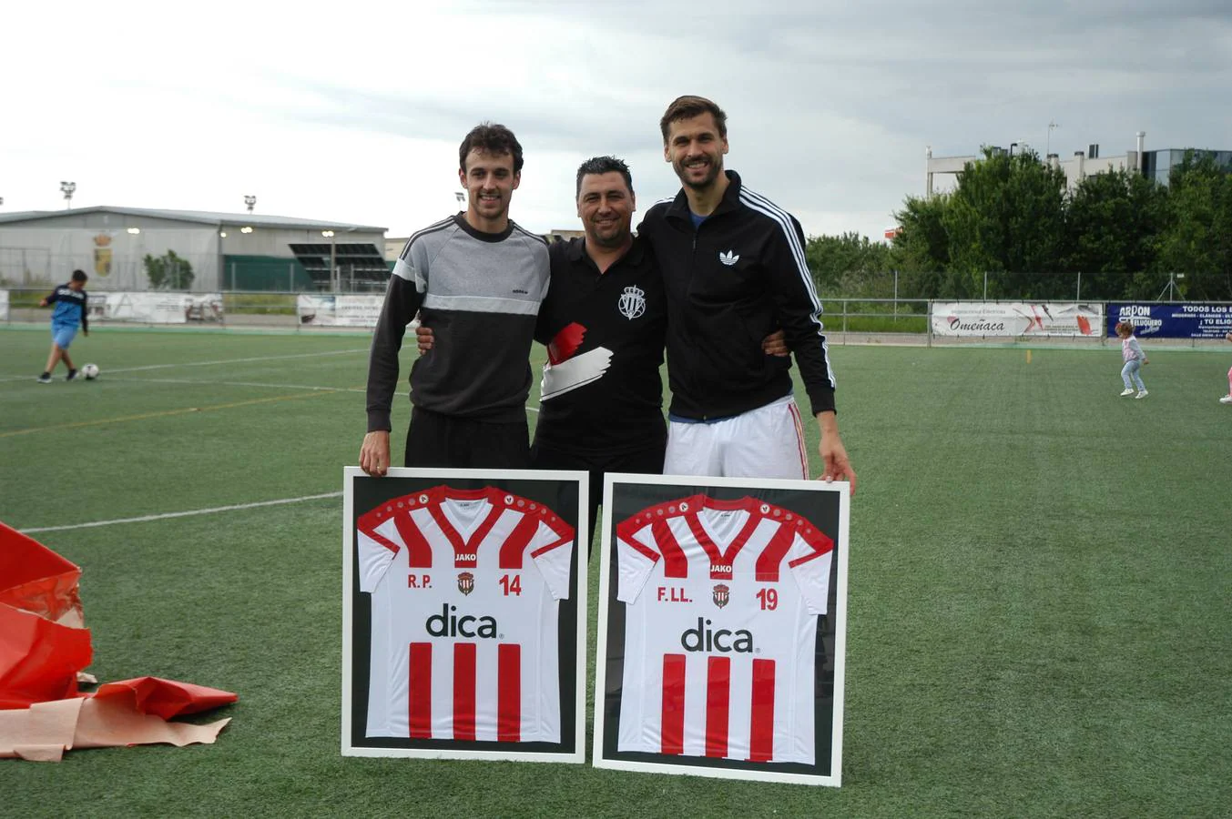 Fotos: El River Ebro homenajea a Llorente y Pardo