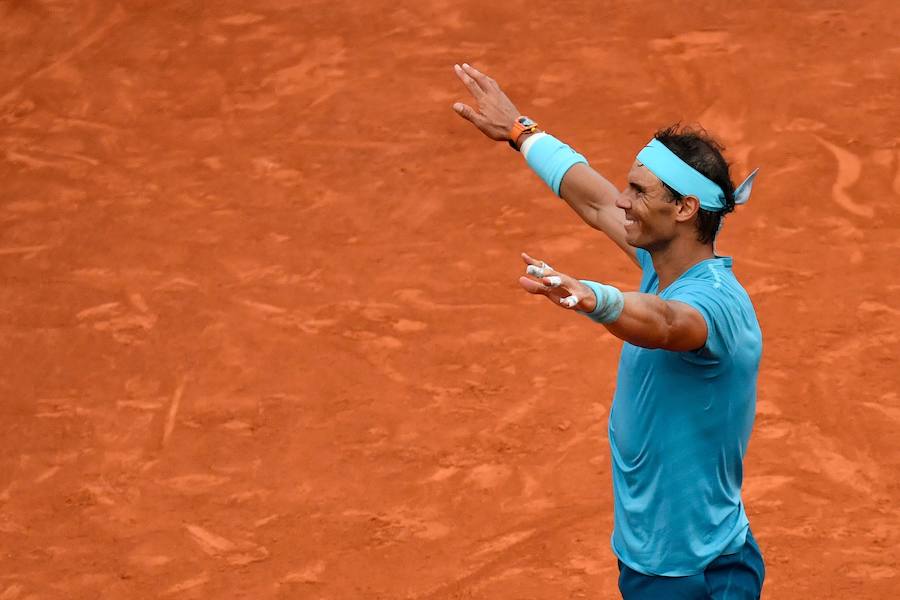 Rafael Nadal ha revalidado su título de campeón en la arcilla parisina y ya acumula once trofeos de Roland Garros, tras vencer a Thiem por 6-4, 6-3 y 6-2