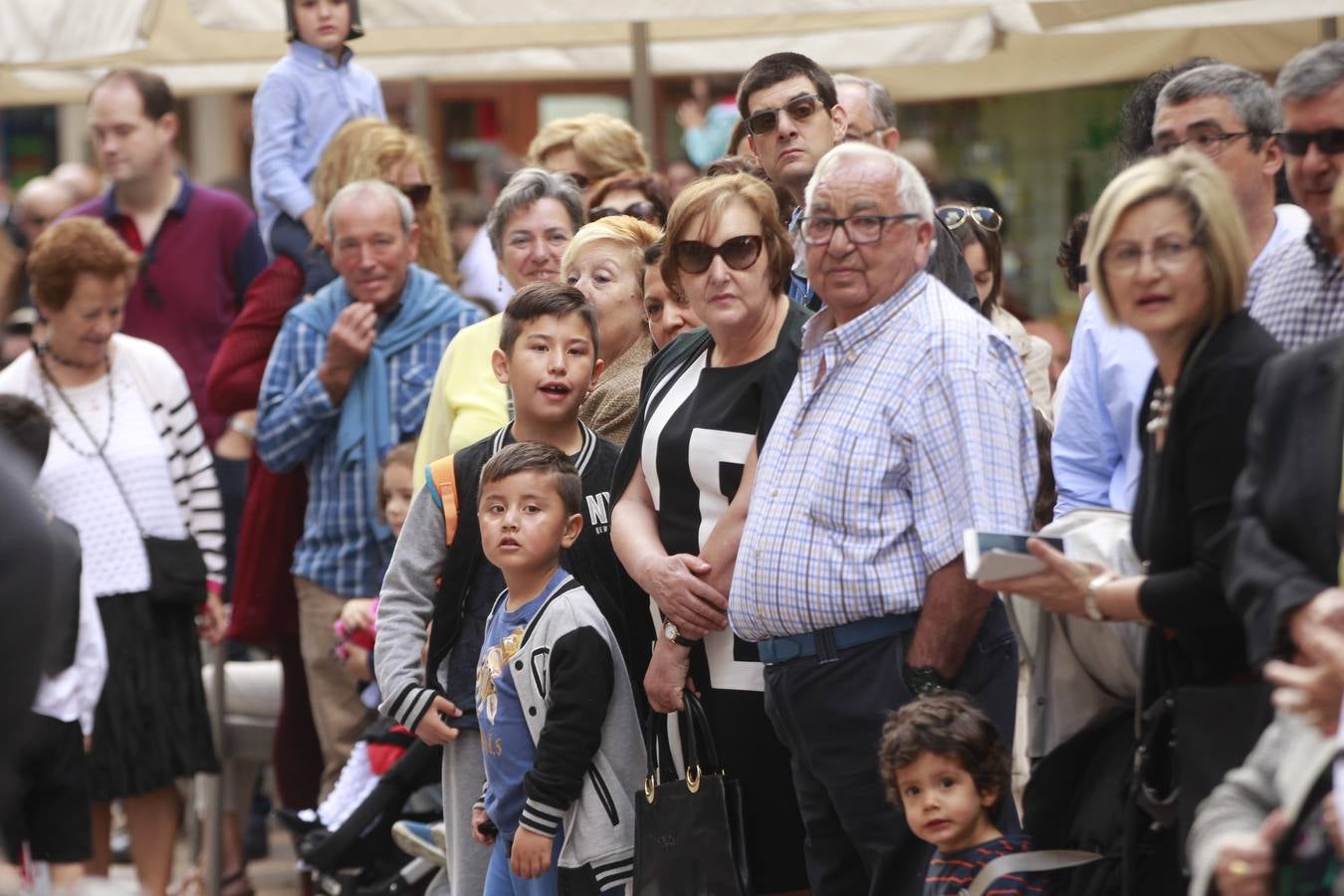 Fotos: Gamarra dedica los &#039;banderazos&#039; de San Bernabé a la Agrupación Municipal de Protección Civil y las sociedades gastronómicas logroñesas