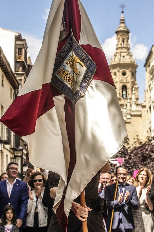 Fotos: Gamarra dedica los &#039;banderazos&#039; de San Bernabé a la Agrupación Municipal de Protección Civil y las sociedades gastronómicas logroñesas