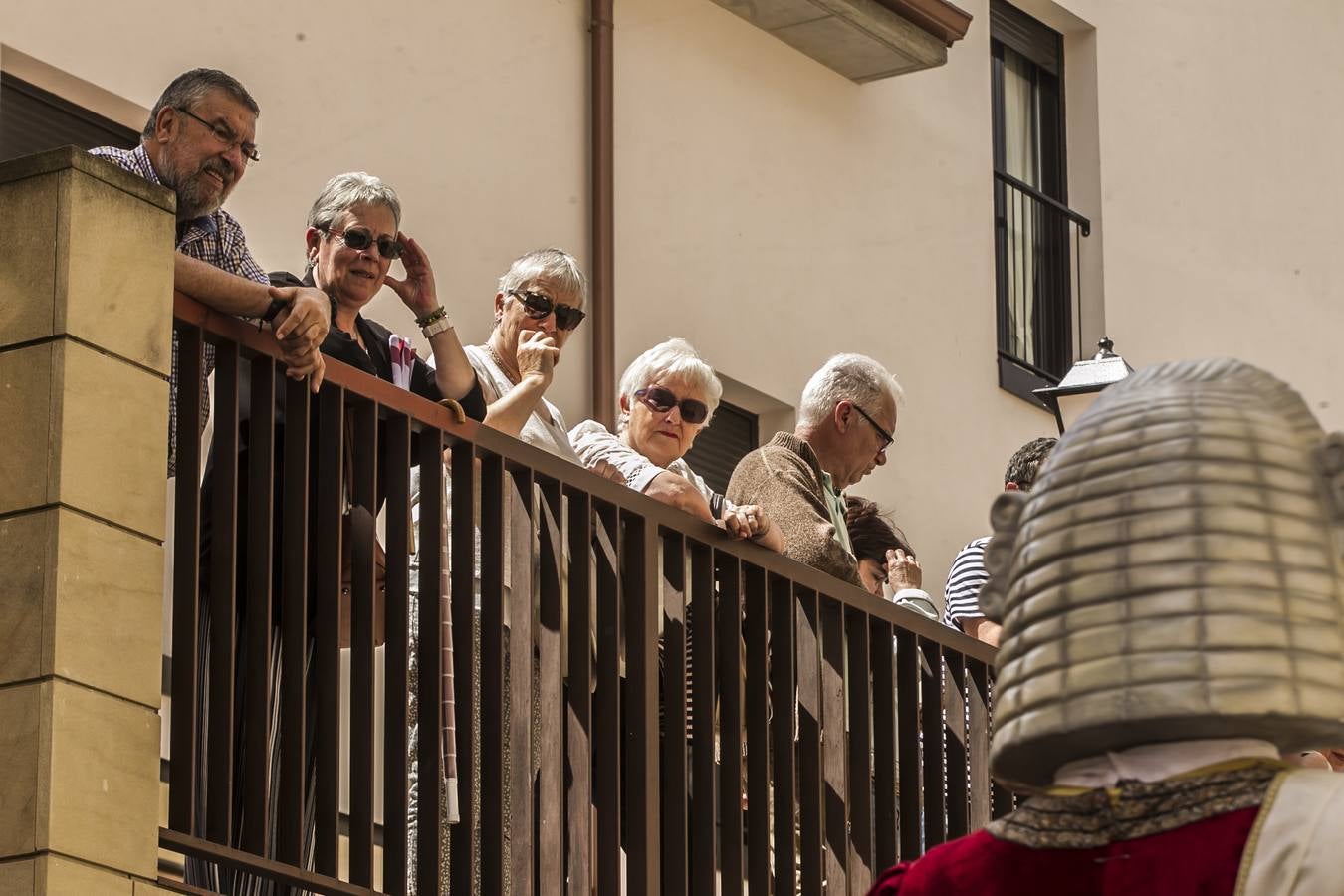 Fotos: Gamarra dedica los &#039;banderazos&#039; de San Bernabé a la Agrupación Municipal de Protección Civil y las sociedades gastronómicas logroñesas