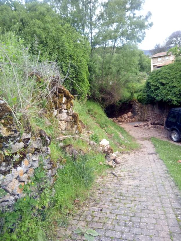 La Guindilla: rocas en el camino, en Canales de la Sierra